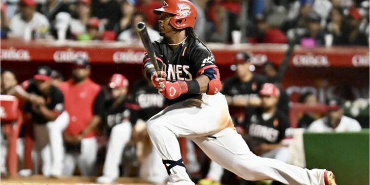 Segura impulsa triunfo del Escogido e iguala la final 1-1