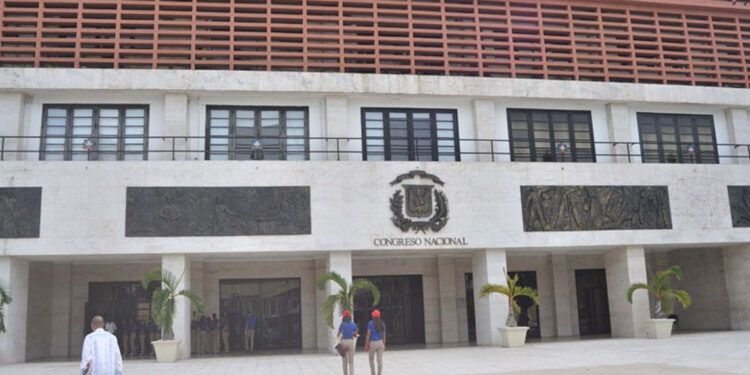 Senado aprueba ley que declara Loma Miranda Parque Nacional