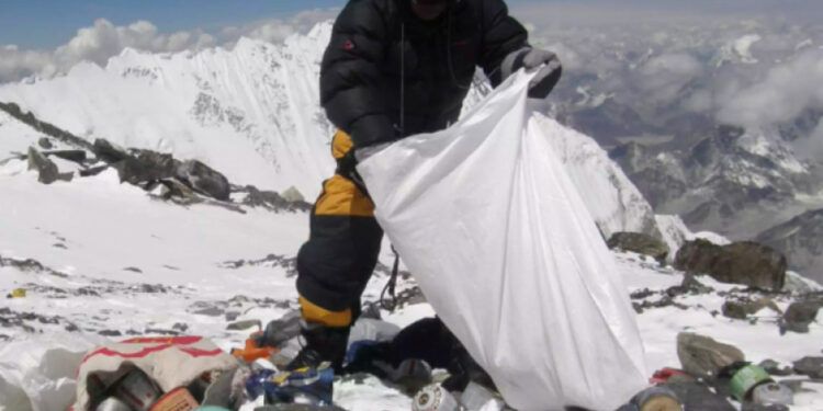 Sherpas: guías esenciales y olvidados en la conquista del Everest