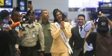 Sheynnis Palacios llega a Panamá entre ovaciones