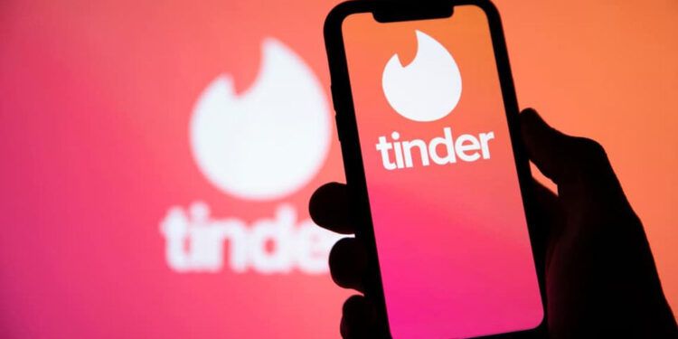 Solteros dejan de usar aplicaciones de citas tras el auge pandémico
