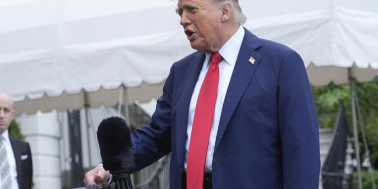Trump: “EE.UU. ha sido estafado por billones en comercio y defensa”