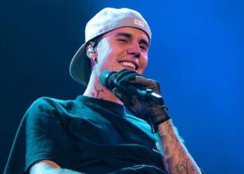 Justin Bieber reaparece escuchando música de El Alfa ante rumores sobre su salud mental