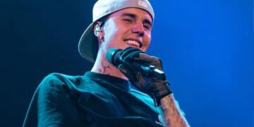 Justin Bieber reaparece escuchando música de El Alfa ante rumores sobre su salud mental