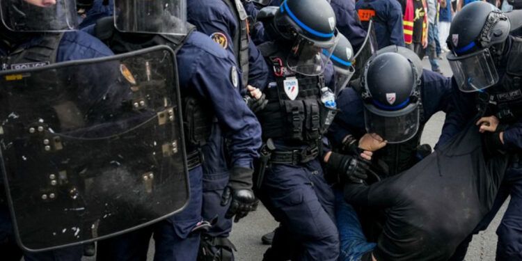 Gobierno francés niega "represión policial" en protestas