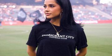Becky G arremete contra Trump: “El miedo de mi comunidad es incomparable”