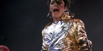 Subastan calcetín de Michael Jackson por 6.200 euros