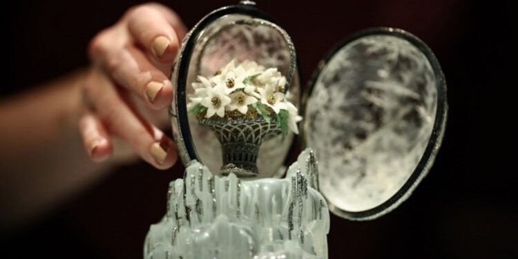 Subastan Huevo de Invierno de Fabergé en 30 millones de dólares