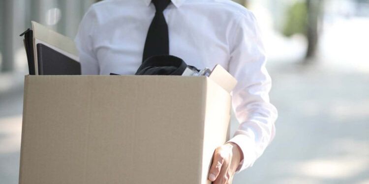 Suben a 221,000 las peticiones de subsidio por desempleo en EE.UU.