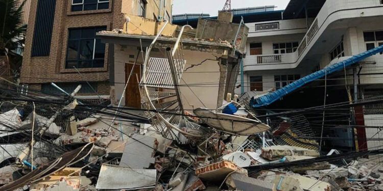 Suben a más de 2.000 los muertos por terremoto en Birmania