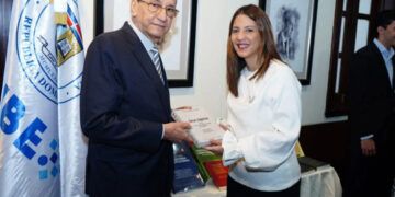 Subero Isa dona 1,689 libros jurídicos a Unibe
