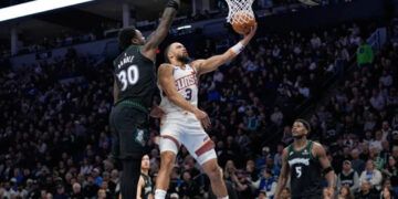 Suns y Spurs ganan antes de cuartos de final de la Copa NBA
