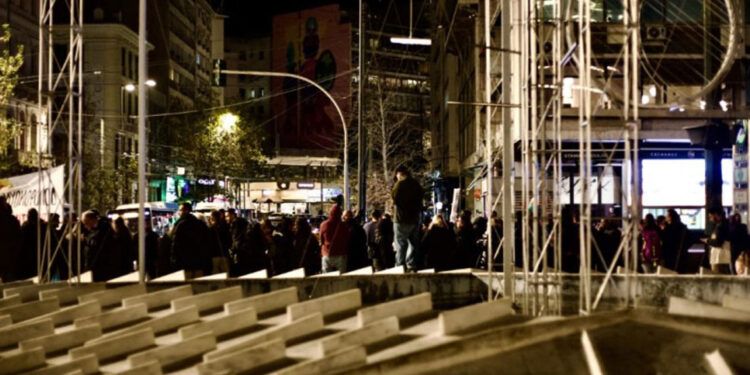 Supervivientes acusan a guardacostas por naufragio mortal