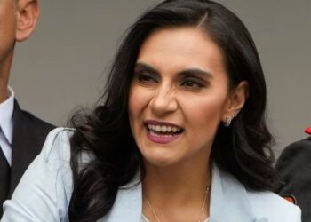 Suspenden a la vicepresidenta de Ecuador por cinco meses