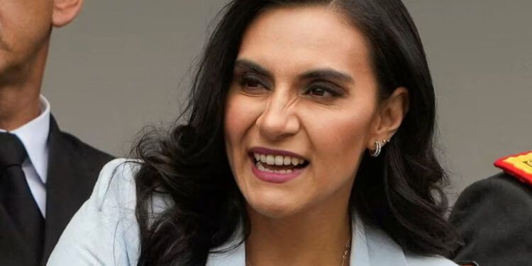 Suspenden a la vicepresidenta de Ecuador por cinco meses