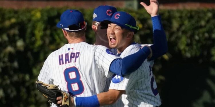 Suzuki y Kelly dan jonrones y Cachorros ganan en playoffs tras 8 años