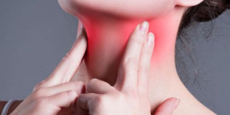 Tabaco y alcohol aumentan riesgo de cáncer de garganta