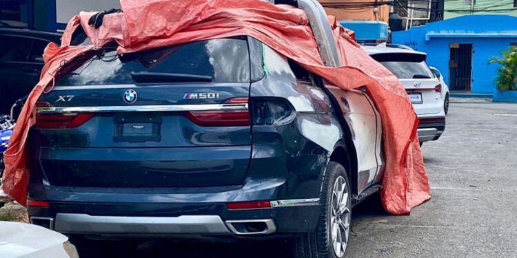 Talleres improvisados invaden calles del ensanche Kennedy