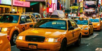 Taxistas amenazan con huelga en Nueva York contra robotaxis