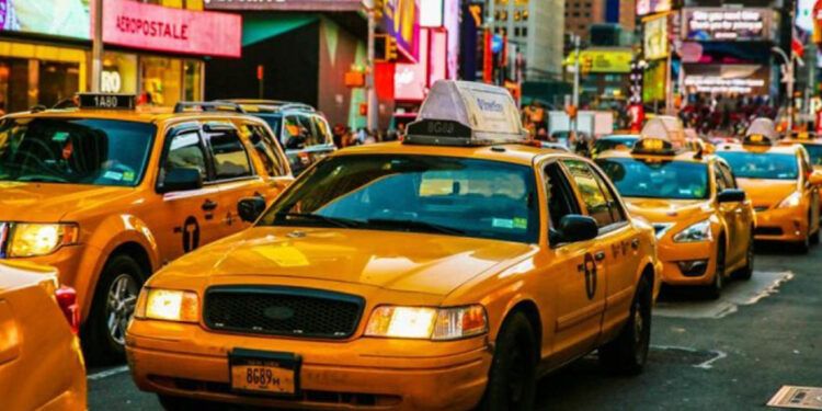 Taxistas amenazan con huelga en Nueva York contra robotaxis