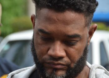 Teniente se entrega tras matar a su pareja y suegra en La Vega