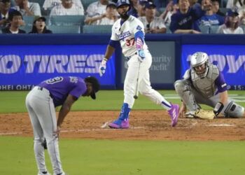 Teoscar Hernández conecta dos jonrones y Dodgers amplían ventaja en el Oeste