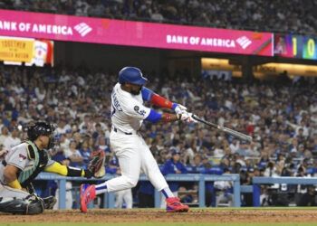 Teoscar Hernández decide con jonrón y Dodgers vencen a Diamondbacks