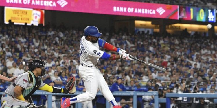 Teoscar Hernández decide con jonrón y Dodgers vencen a Diamondbacks
