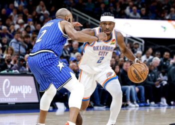 Thunder clasifican a playoffs de NBA con 40 de Gilgeous-Alexander