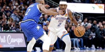 Thunder clasifican a playoffs de NBA con 40 de Gilgeous-Alexander