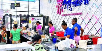 Tiendas chinas sustituyen haitianos por empleados dominicanos