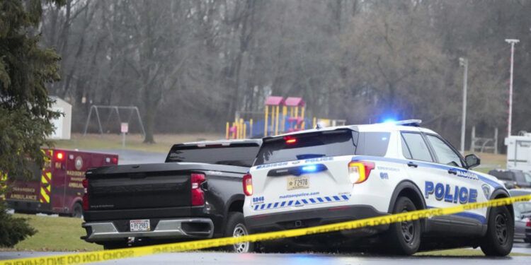 Tiroteo en colegio de Wisconsin deja 2 muertos y 6 heridos