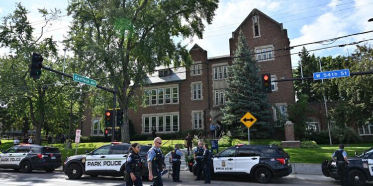 Tiroteo en escuela católica de Minneapolis deja dos niños muertos y 17 heridos