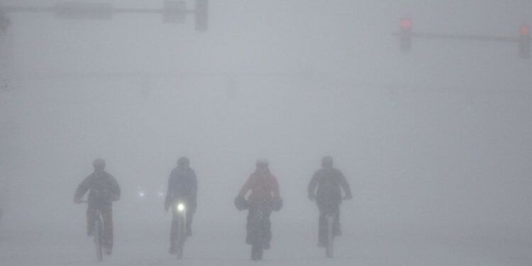 Tormenta Invernal en EE.UU. Deja Nevadas y Miles de Vuelos Interrumpidos