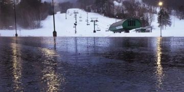 Tormenta en la costa este de EE.UU. causa apagones y caos climático