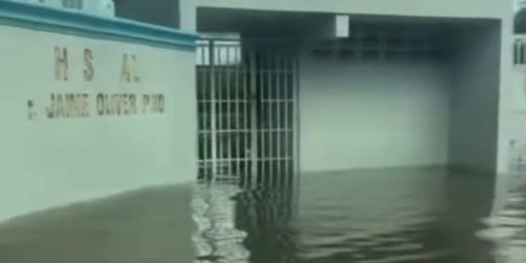Tormenta Melissa provoca inundaciones en hospital de San Pedro de Macorís