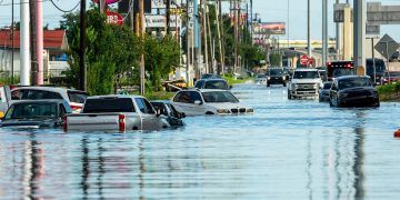 Tormenta tropical beryl deja muertos y apagón en texas