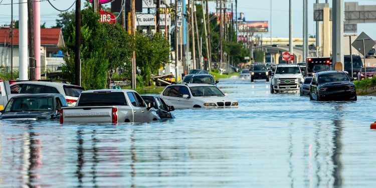 Tormenta tropical beryl deja muertos y apagón en texas
