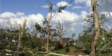 Tornados dejan más de 20 muertos en Misuri y Kentucky