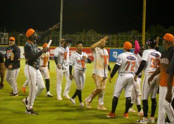 Toros vencen a Águilas con boleto en la novena entrada