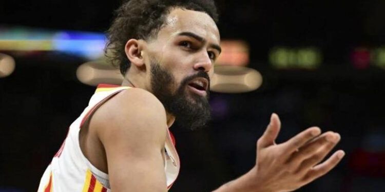 Trae Young estará fuera dos semanas por lesión en la rodilla