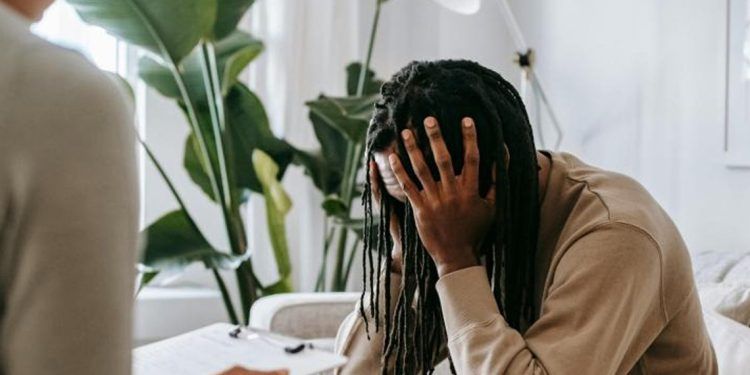 Trauma Psicológico Incrementa Significativamente el Riesgo de Suicidio y Depresión