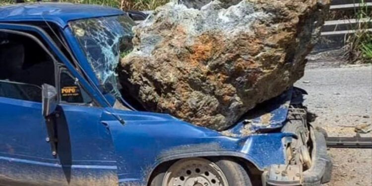 Tres derrumbes en un mes afectan la carretera La Vega-Jarabacoa