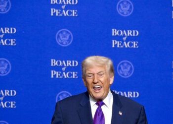 Trump acusa a Obama por revelar datos sobre extraterrestres