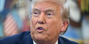 Trump advierte riesgo antimonopolio en compra de Warner Bros por Netflix