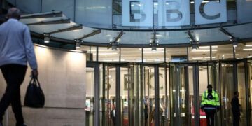 Trump amenaza con demandar a la BBC por montaje engañoso de su discurso