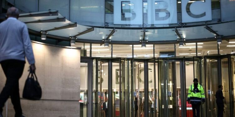 Trump amenaza con demandar a la BBC por montaje engañoso de su discurso