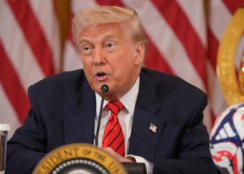 Trump anuncia reducción del 59 % en precios de medicamentos