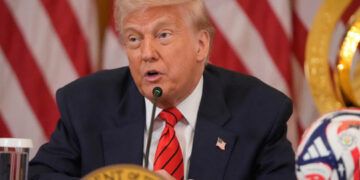 Trump anuncia reducción del 59 % en precios de medicamentos