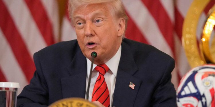 Trump anuncia reducción del 59 % en precios de medicamentos
